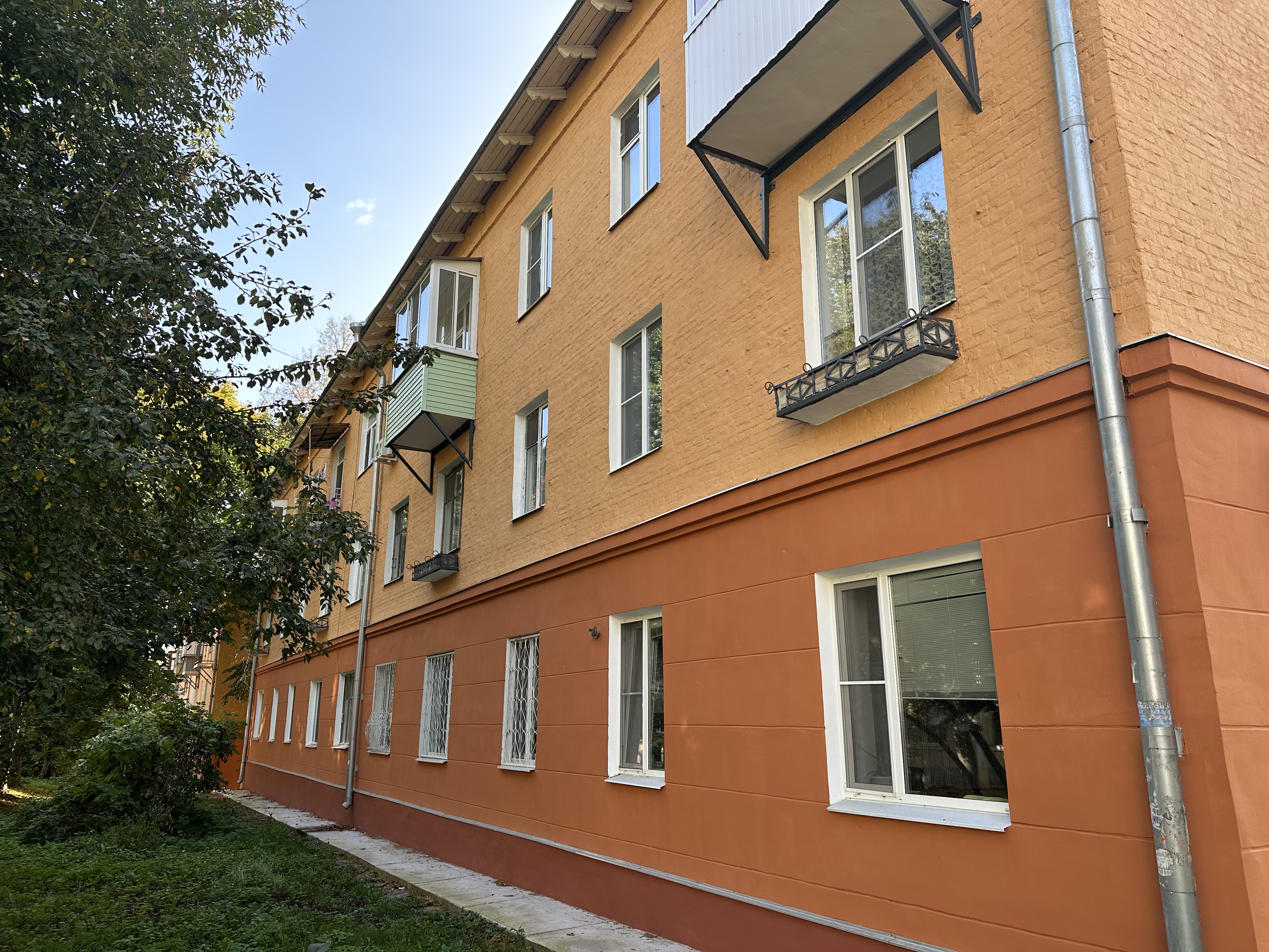 Ремонт фасадов многоквартирных домов по улице Шухова в городе Туле